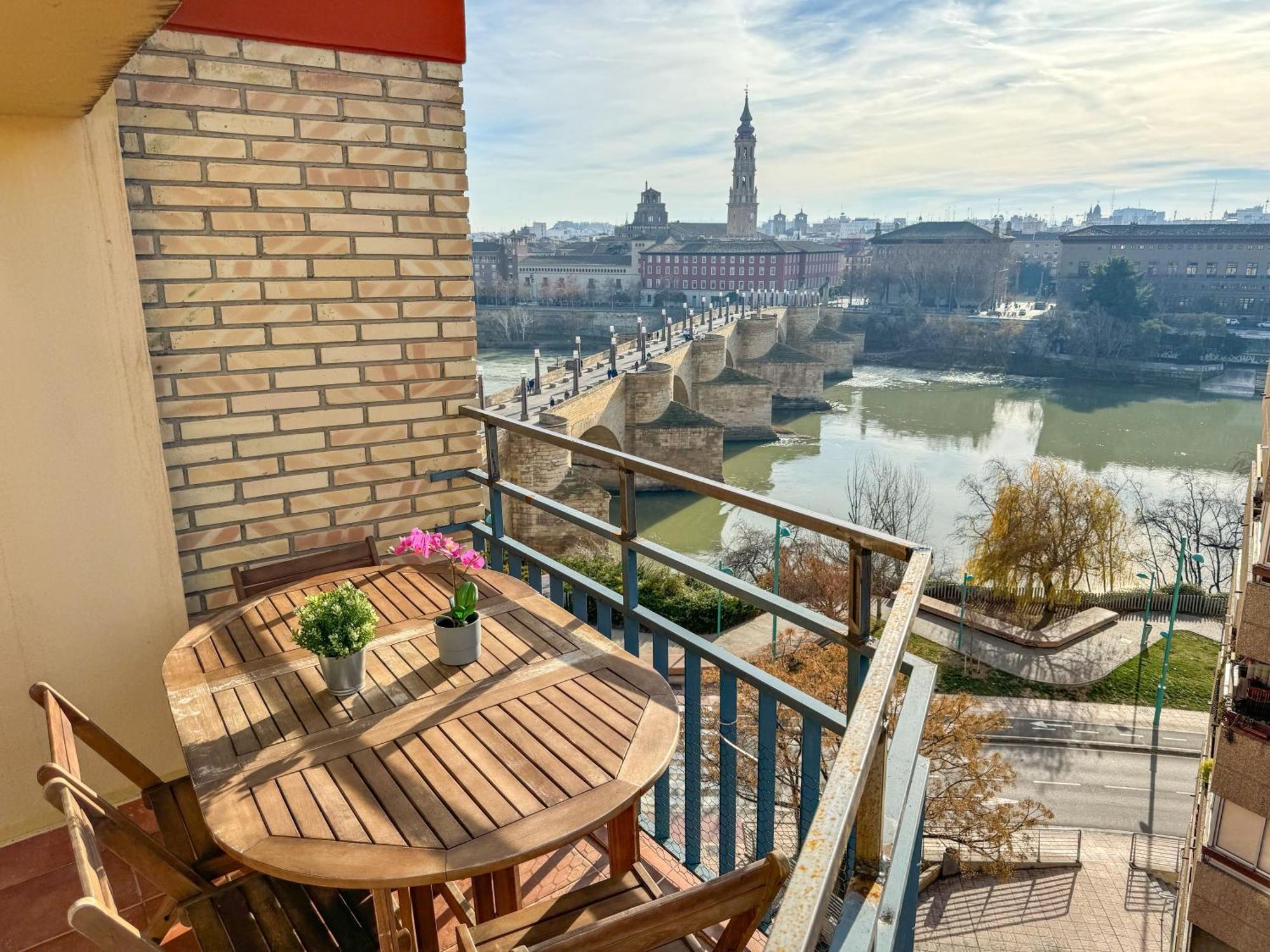 El Puente Del Pilar Comotucasa Zaragoza Exteriör bild