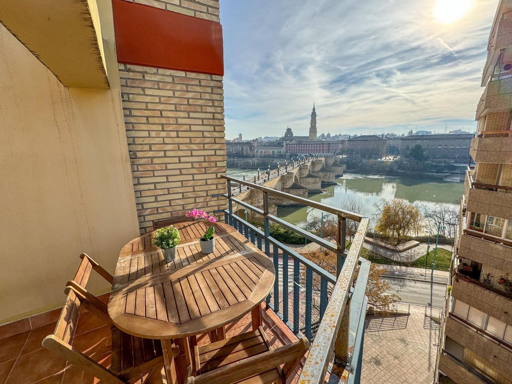 El Puente Del Pilar Comotucasa Zaragoza Exteriör bild