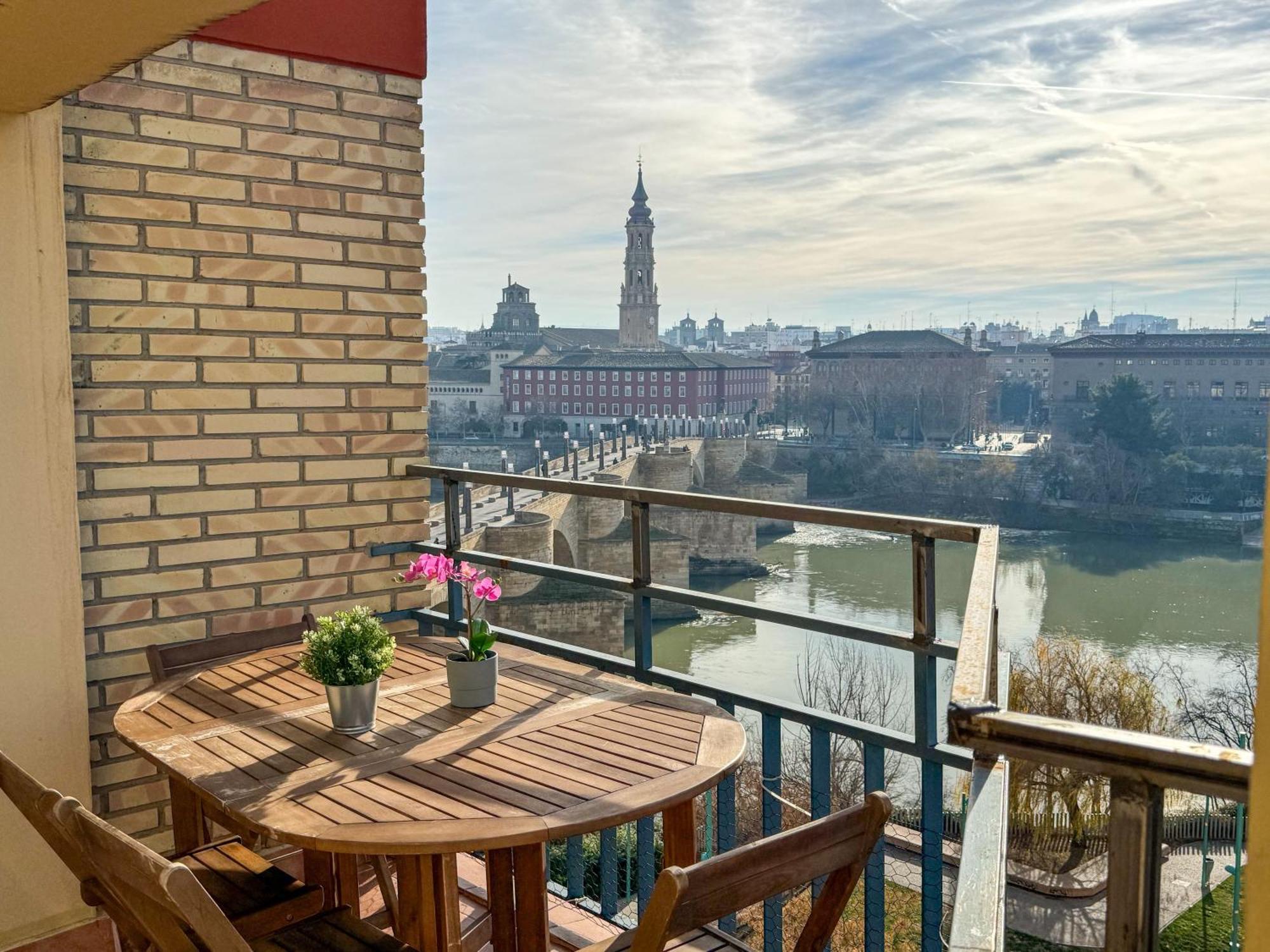 El Puente Del Pilar Comotucasa Zaragoza Exteriör bild