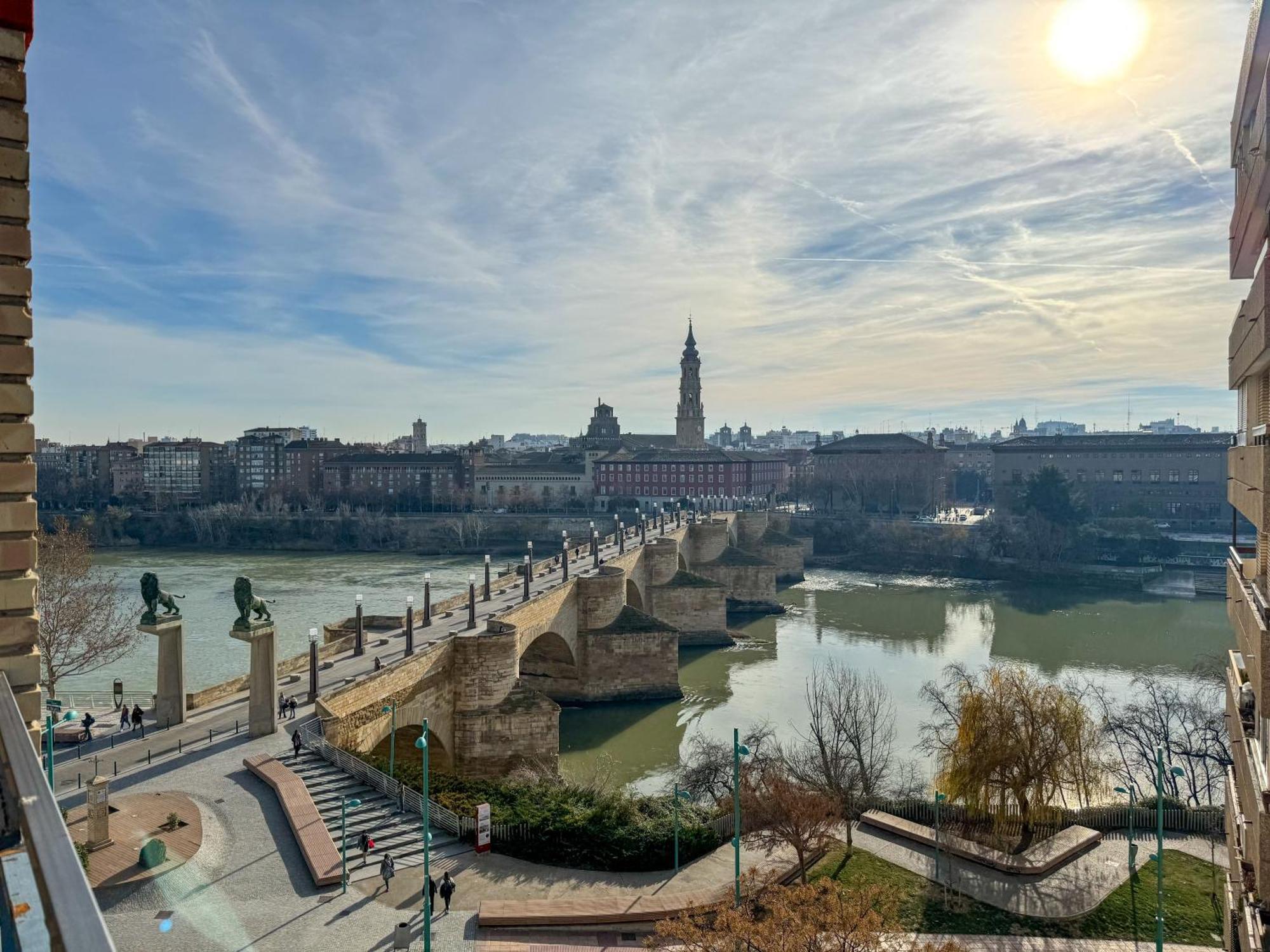 El Puente Del Pilar Comotucasa Zaragoza Exteriör bild