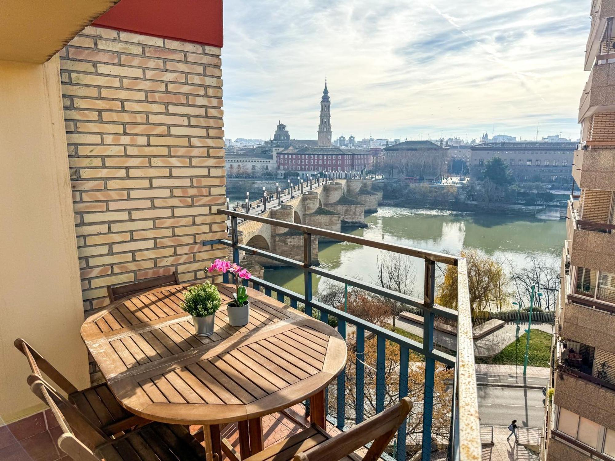 El Puente Del Pilar Comotucasa Zaragoza Exteriör bild