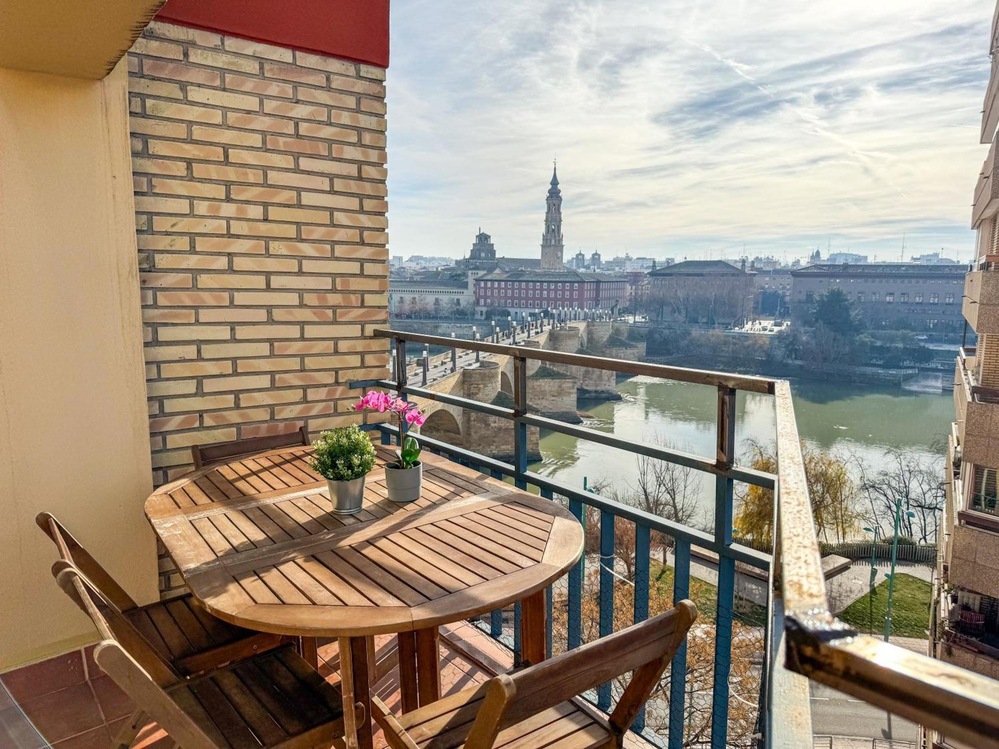 El Puente Del Pilar Comotucasa Zaragoza Exteriör bild